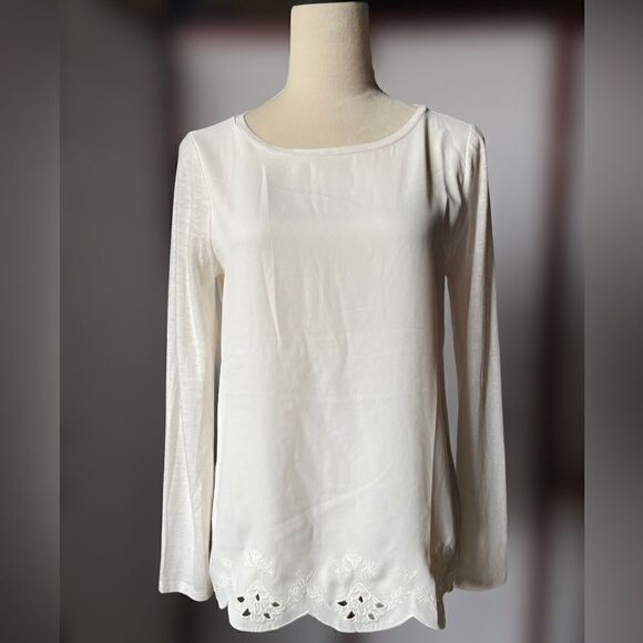 LOFT Off-White Long Sleeve Blouse w/Embroidered Scalloped Bottom (XS) - Picture 3 of 11